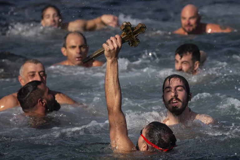 Orthodox-Christian-water-cross