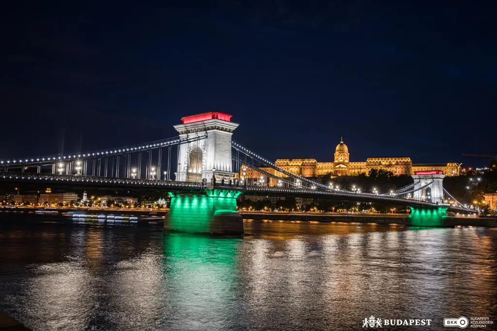 Chain Bridge decorative lighting
