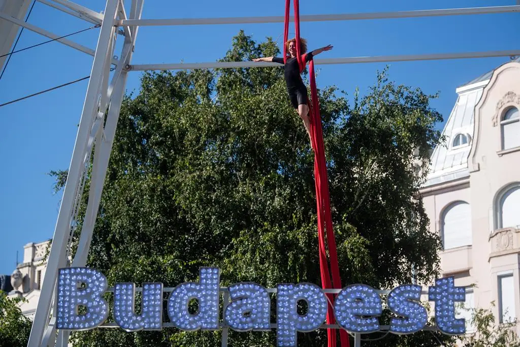 Budapest Eye artistic performance