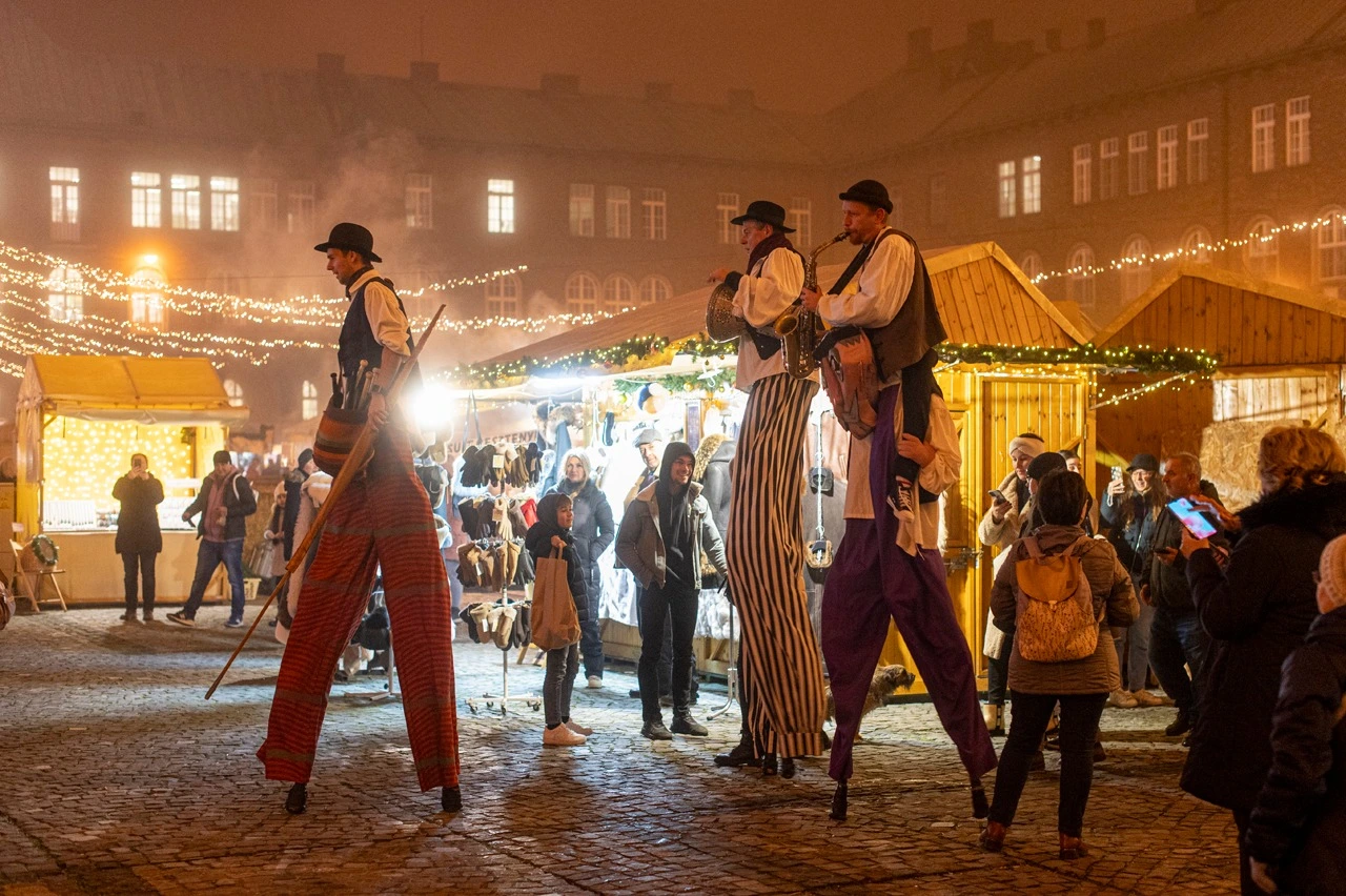 Here is a beautiful and cost-effective Christmas fair in Hungary