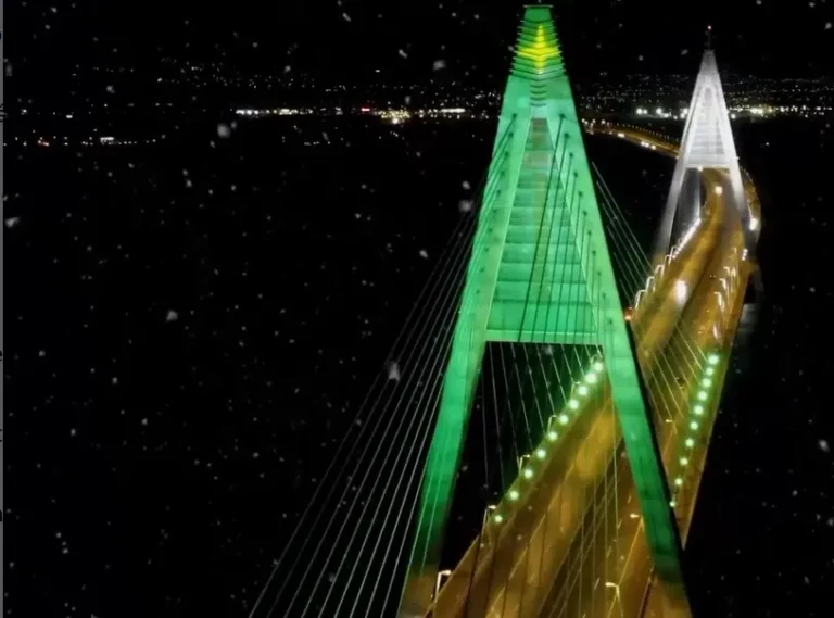 Symbolic Budapest bridge to become a Christmas tree