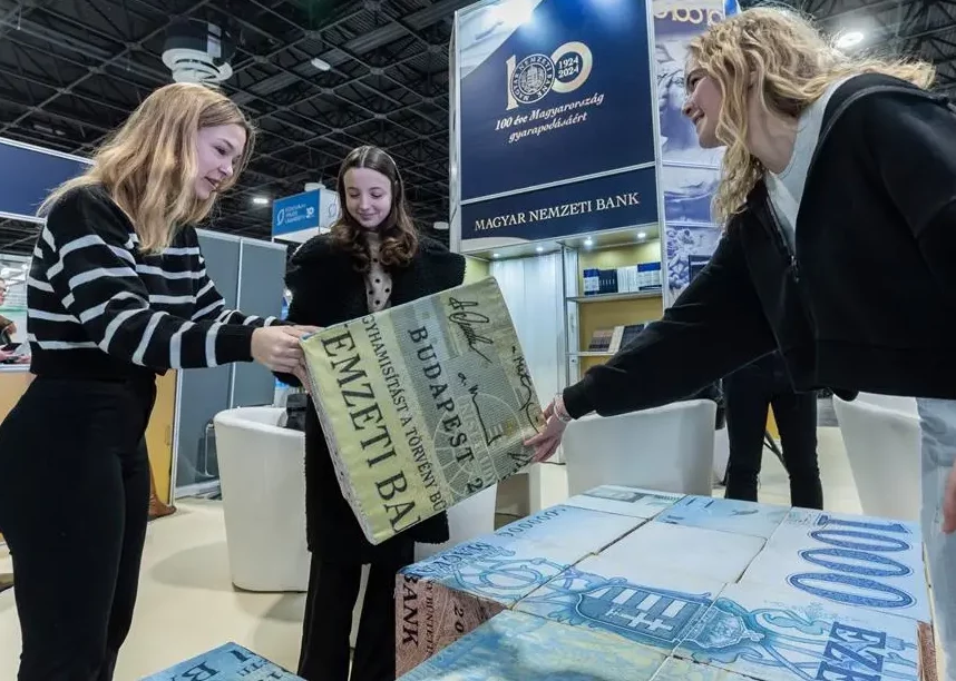 Hungarian forint on a downslope again banking