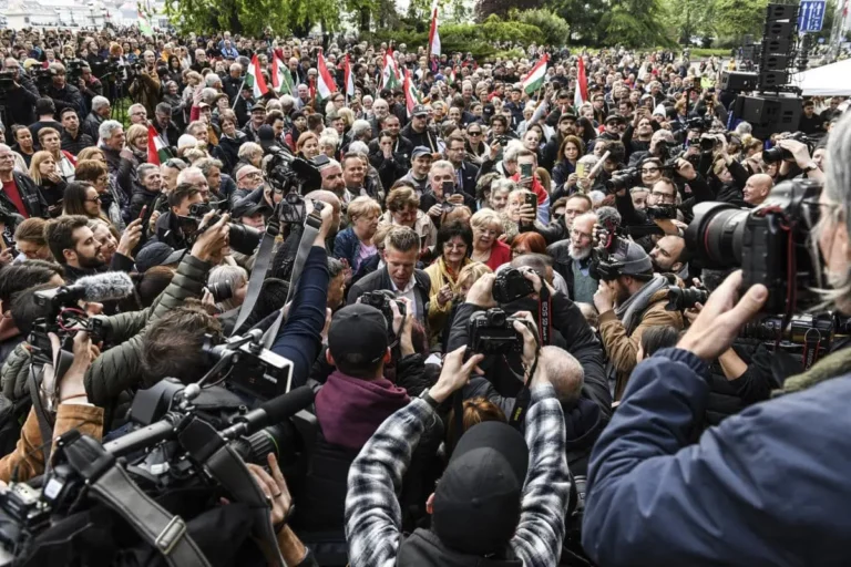 Péter Magyar another mass protest in Budapest