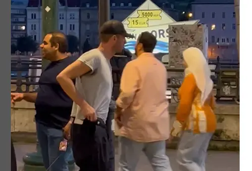 Coldplays Chris Martin walking around in Budapest!