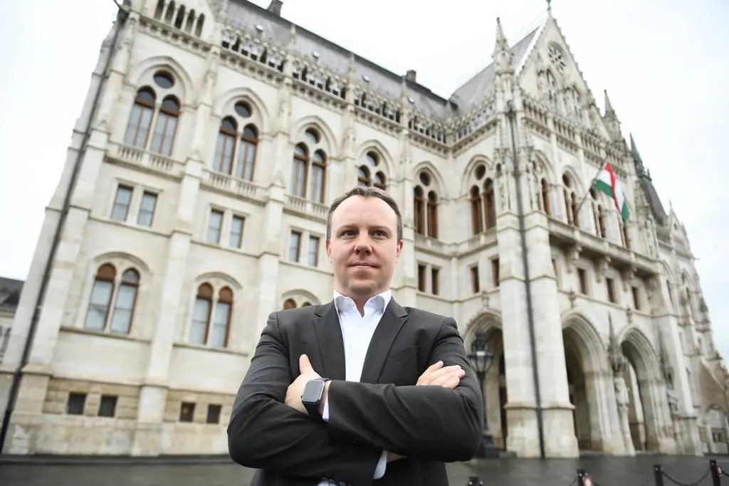 Orbán cabinet wanted to bug German MEP with Israeli spy software