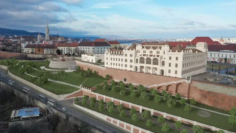 Astounding stairway leading to Buda Castle's Sándor Palace is being rebuilt
