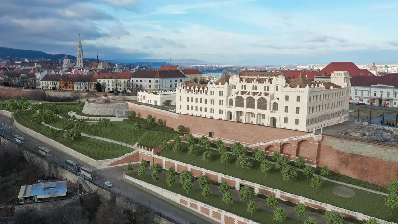 Astounding stairway leading to Buda Castle's Sándor Palace is being rebuilt