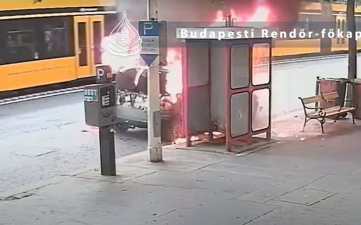 Shocking VIDEO car close to the Parliament set on fire in Budapest