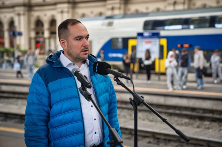 Trains restart service to Vienna