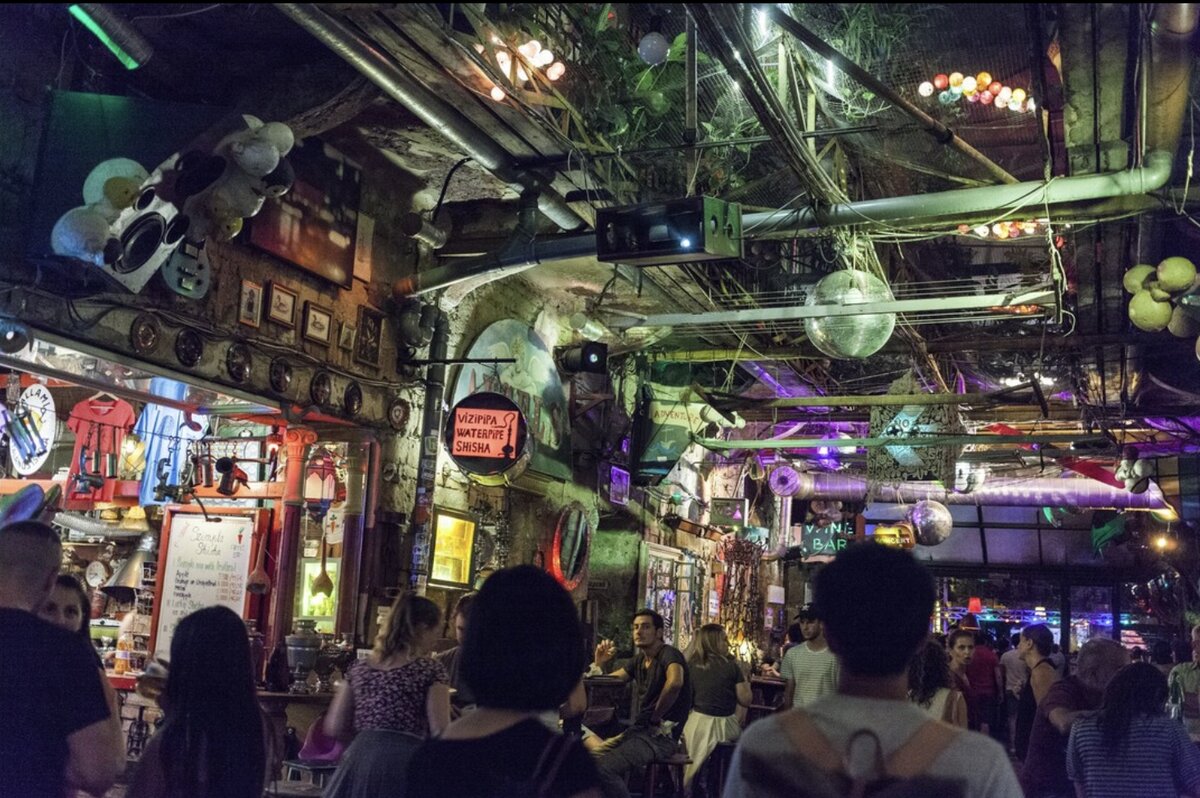 Szimpla Kert ruin bar in Budapest