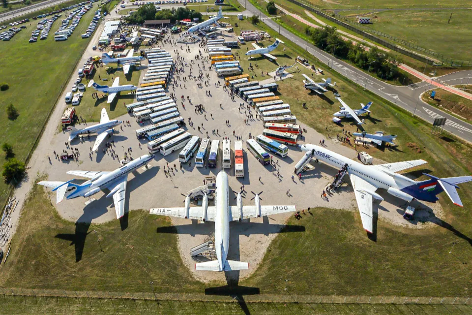 All the classic Ikarus buses gather in one place in Budapest — don’t miss this unique meeting!
