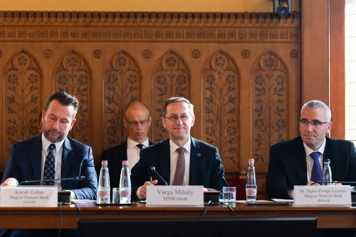 base rate Mihály Varga