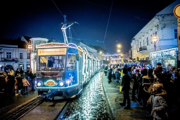 Photos: Experience Europe’s most beautiful Advent tram in Miskolc, Lillafüred’s waterfall illuminated with light art